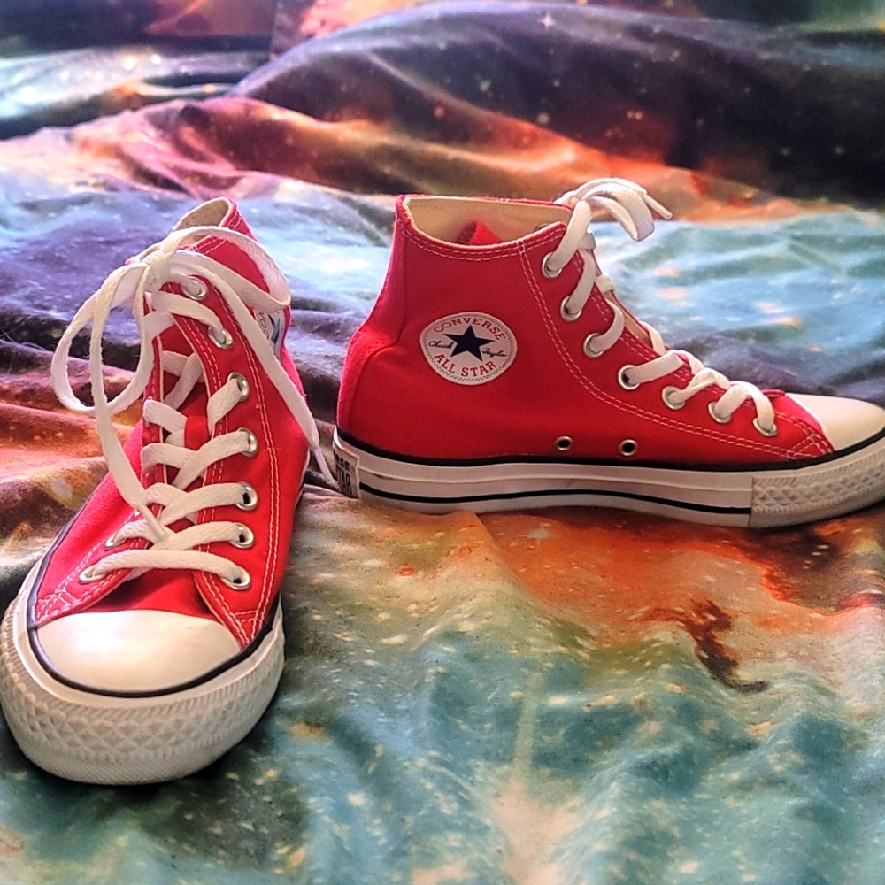 Red high top converse men's 4 women's 6